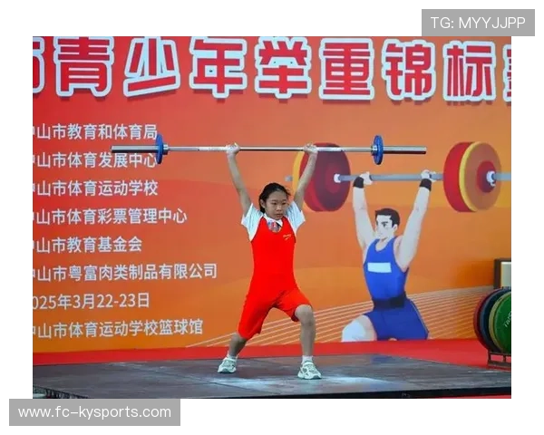 举重学院推进青少年训练的动作细化与规范教学，举重对青少年的危害